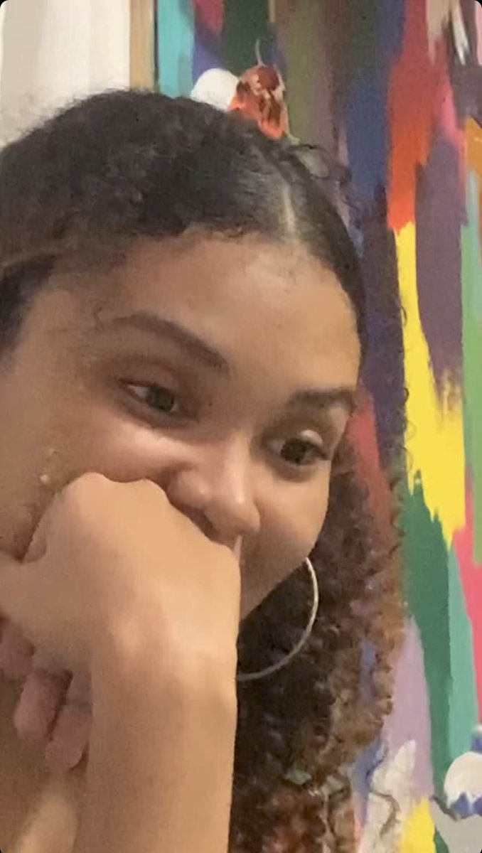 krys_tinaaa's tweet image. my love life is cursed