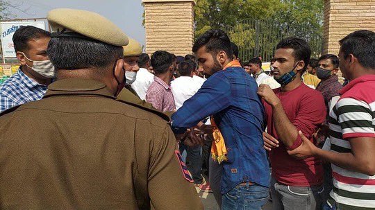 shivkaran_saran's tweet photo. क्योंकि सहज नही होता बदलाव,उसे हंगामे की तलब होती हैं। https://t.co/W80yGbyzwc