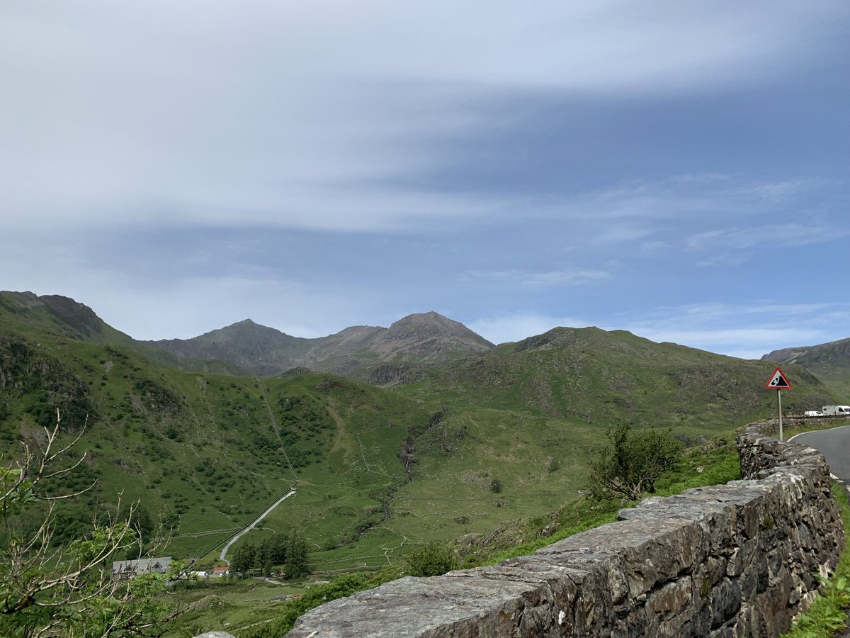 Cracar o fore ar y #beic yn #Eryri. Loop o’r Wyddfa efo <a href="/sion_ginge/">Sion Wyn Ellis</a>,dringfa hir (iawn) Nant Gwynant-Pen y Pass.Werth pob troead or pedalau.Bechdan bacon gwych yn Llanberis i orffen😎Cracking morning cycling in #Snowdonia long scenic climbs and very fast descents.#cycling #seiclo