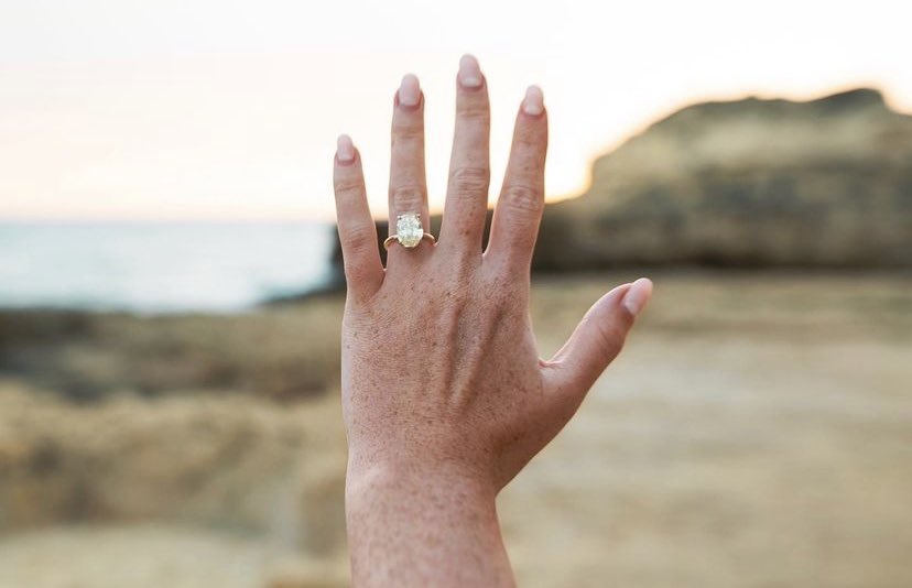 PopBase's tweet photo. Perrie Edwards and Alex Oxlade-Chamberlain are now engaged. 💍 https://t.co/vgfj8gJdtE
