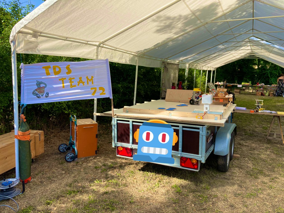 Hier nous avons présenter le travail de nos jeunes et annimer un atelier à la kermesse de leur école afin de faire découvrir à tous leurs camarades leur aventure Un très bon moment d échanges !!! <a href="/FilamentABS/">Filament-ABS.fr</a> @ThisIsJohnSteel <a href="/CoupeRobotique/">Coupe de France de Robotique</a> <a href="/Robot_Maker_com/">Robot-Maker.com</a>