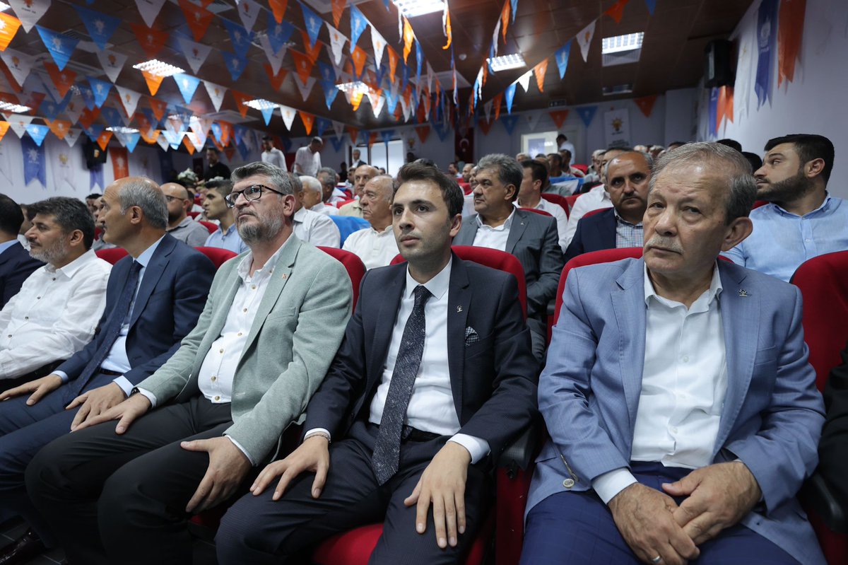 Milletvekilimiz <a href="/mcihatsezal/">Mehmet Cihat Sezal</a>, GM Teşkilat Koordinatörümüz <a href="/OmerOBDebgici/">ÖmerOruçBilalDebgici🇹🇷</a>, BŞB Başkanımız <a href="/hayrettingng/">Hayrettin GÜNGÖR</a> İl Bşk. Yrd. <a href="/ilkerbarak/">İlker Barak</a>, İlçe Başkanımız @sahinavsarogluu ve Belediye Başkanımız  <a href="/necatiokay/">Necati OKAY</a> 'ın katılımlarıyla, Dulkadiroğlu Danışma Meclisi Toplantımızı gerçekleştirdik.