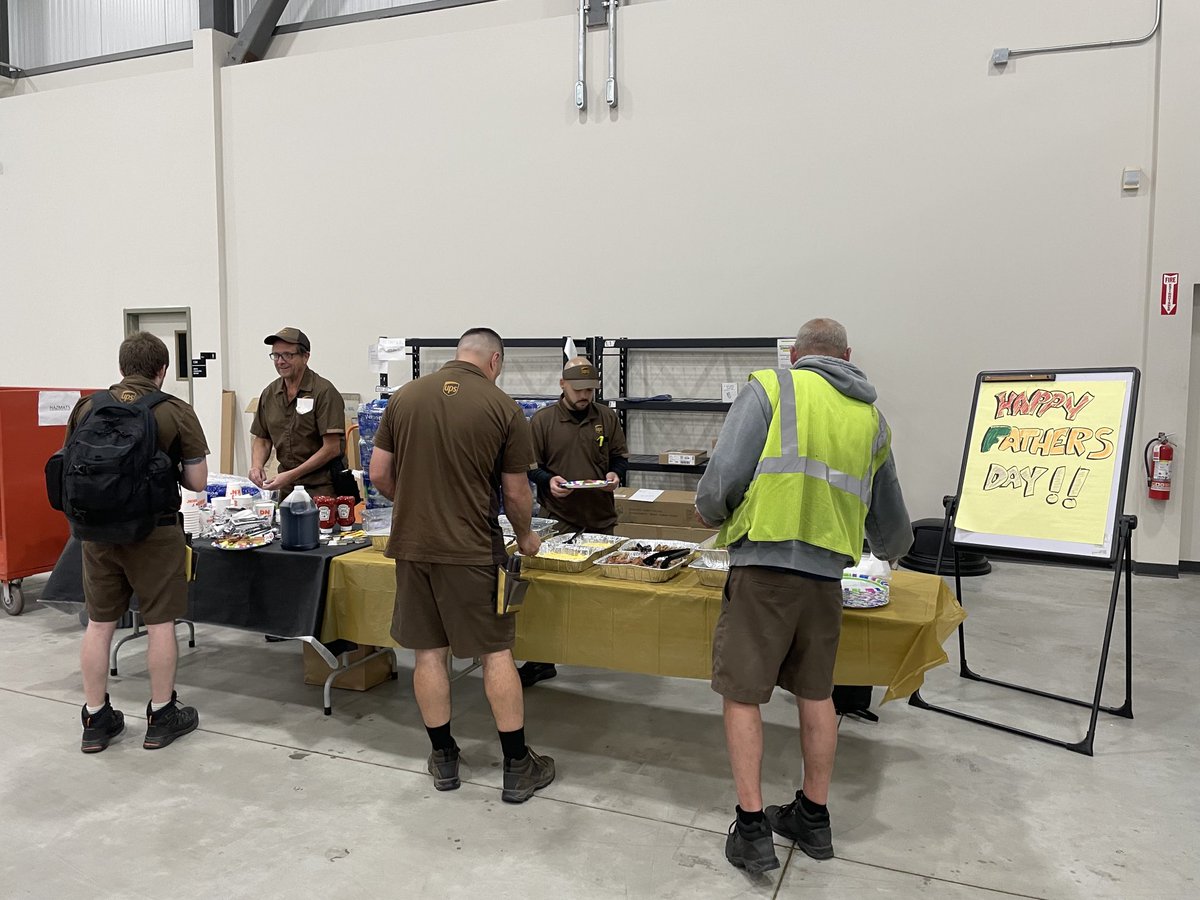 Celebrating Father’s Day in Stratham! Happy Father’s Day to all the Dads at UPS!! ⁦<a href="/Brian_Cannon_/">Brian Cannon</a>⁩ ⁦<a href="/amy_madeira/">Amy Madeira</a>⁩ ⁦<a href="/Erickalyons/">Ericka Lyons Golia</a>⁩ ⁦<a href="/CarolBTome/">Carol Tomé</a>⁩ ⁦<a href="/UPSers/">UPSers</a>⁩