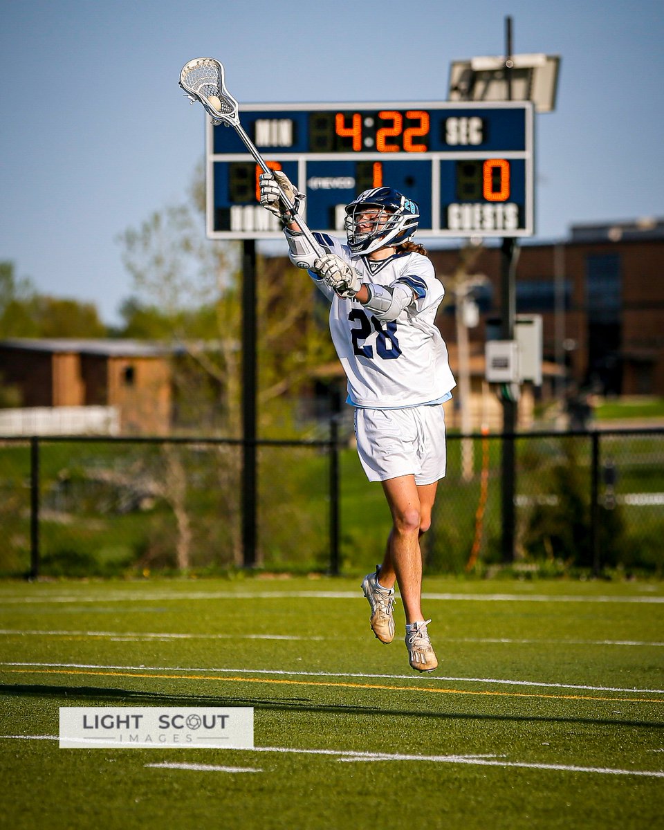 Get up and get it!

#lightscoutimages #youractionmypassion #wentzvillelax #trashman