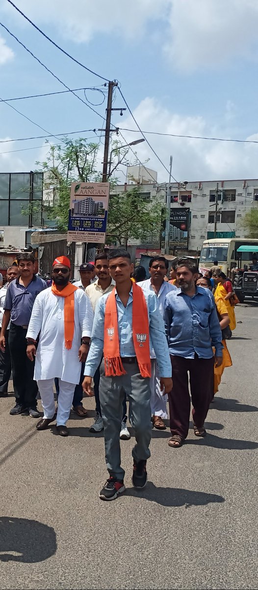 jaydeep781998's tweet photo. વૈશ્વિક નેતા અને હિન્દુસ્તાન ના ૧૩૦ કરોડ જનતા ના હૃદય માં જેમનું સ્થાન છે એવા આદરણીય વડાપ્રધાન"શ્રી નરેન્દ્રભાઈ મોદી"સાહેબ આજ રોજ વિવિધ વિકાસ લક્ષી કામો ના લોકાર્પણ પ્રસંગે સંસ્કારી નગરી વડોદરામા પધાર્યા હતા...ભારત માતા કી જય.વંદે માતરમ્...જય જય ગરવી ગુજરાત #NarendraModi #PMModi https://t.co/vblVnipAh2