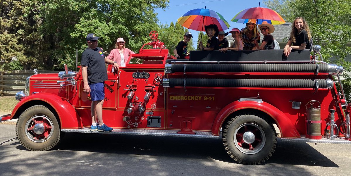In 1948 Saskatoon fire trucks were convertibles. Saskatoon’s mean temperature in February ‘48 was -28.6 C.  Run towards the fire!  ⁦<a href="/SaskatoonFire/">Saskatoon Fire Department</a>⁩ #pride