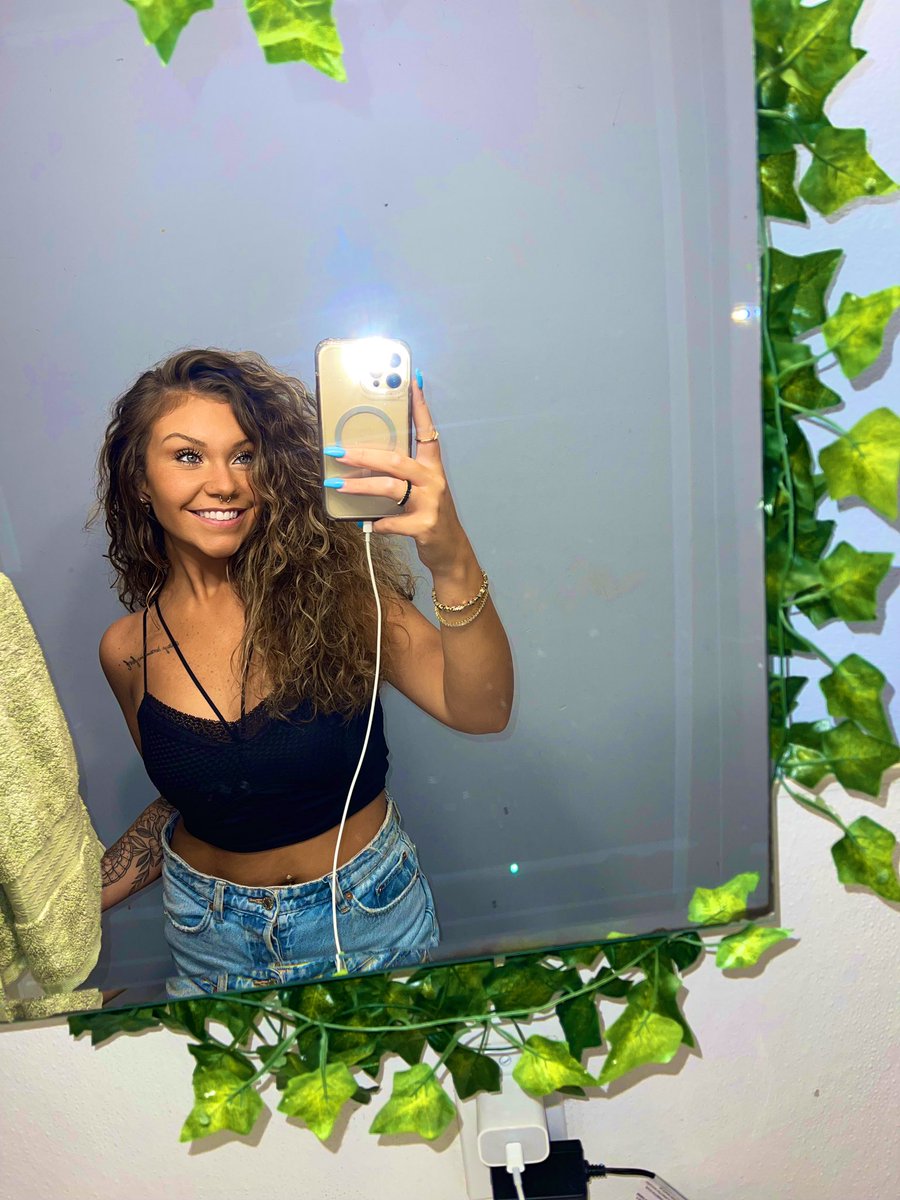 isabellahale37's tweet photo. Big head 4x🧚🏽 https://t.co/Hy3QBAqLx2