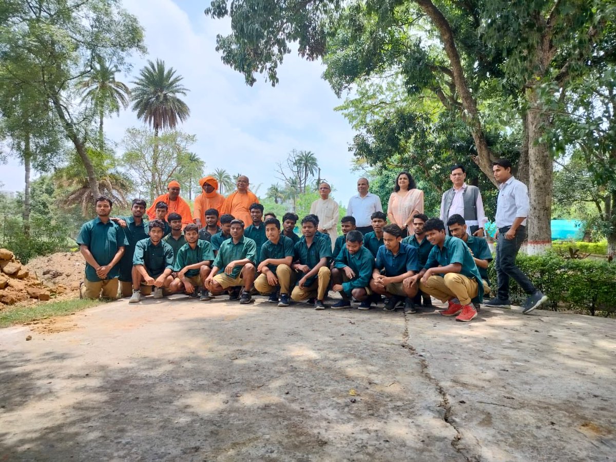 Visited R K Mission Ashram at Ranchi and spent a great time learning the contribution the Ashram and monks there are making to the lives of villagers around. Swamiji and his team is doing great work in the domain of Skills with happiness at their faces and service at their heart.