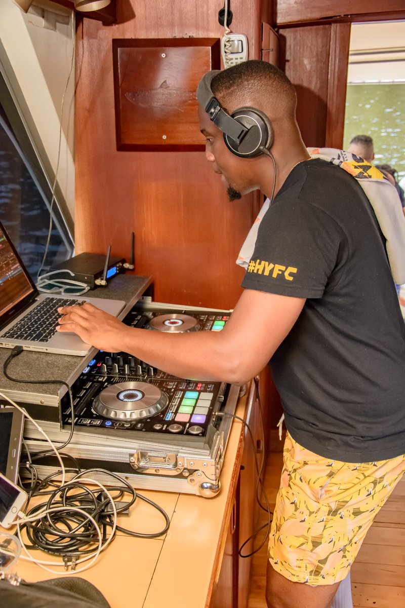 djsledge_'s tweet photo. Only chune beatin🔥🔥🔥
#music #mood #TrinidadandTobago #Yuhboysledge #DjSledge https://t.co/AFnfhNAZFF