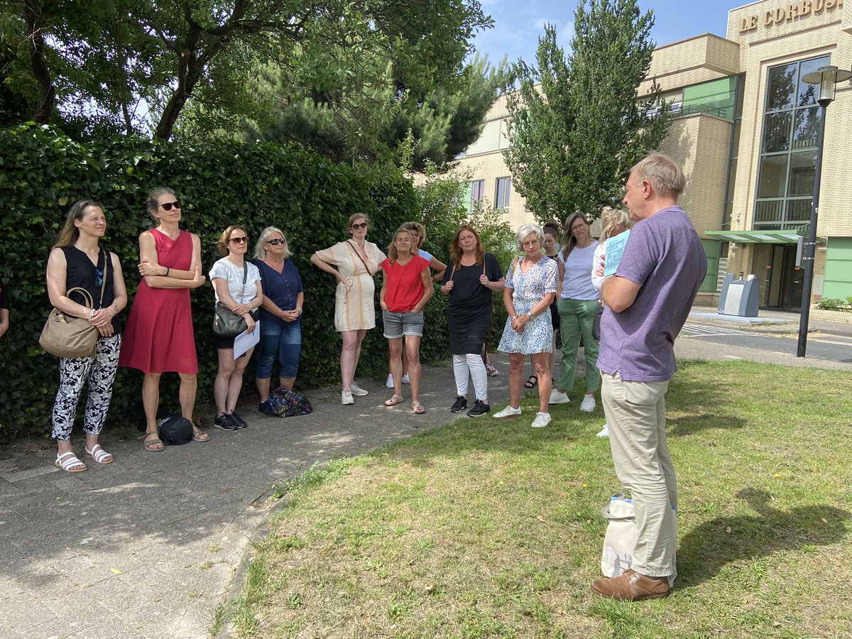 biebwestland's tweet photo. Geslaagd personeelsuitje vandaag Met dank aan De Noviteit, Leo van den Ende van de Historische Vereniging Monster en Moments Beach. Met een foto van een origineel beeld van de kern Monster met Aad Westdijk. #Noviteit #historischeverenigingmonster #mitrawestdijk #momentsbeach https://t.co/nun7o6DA7T