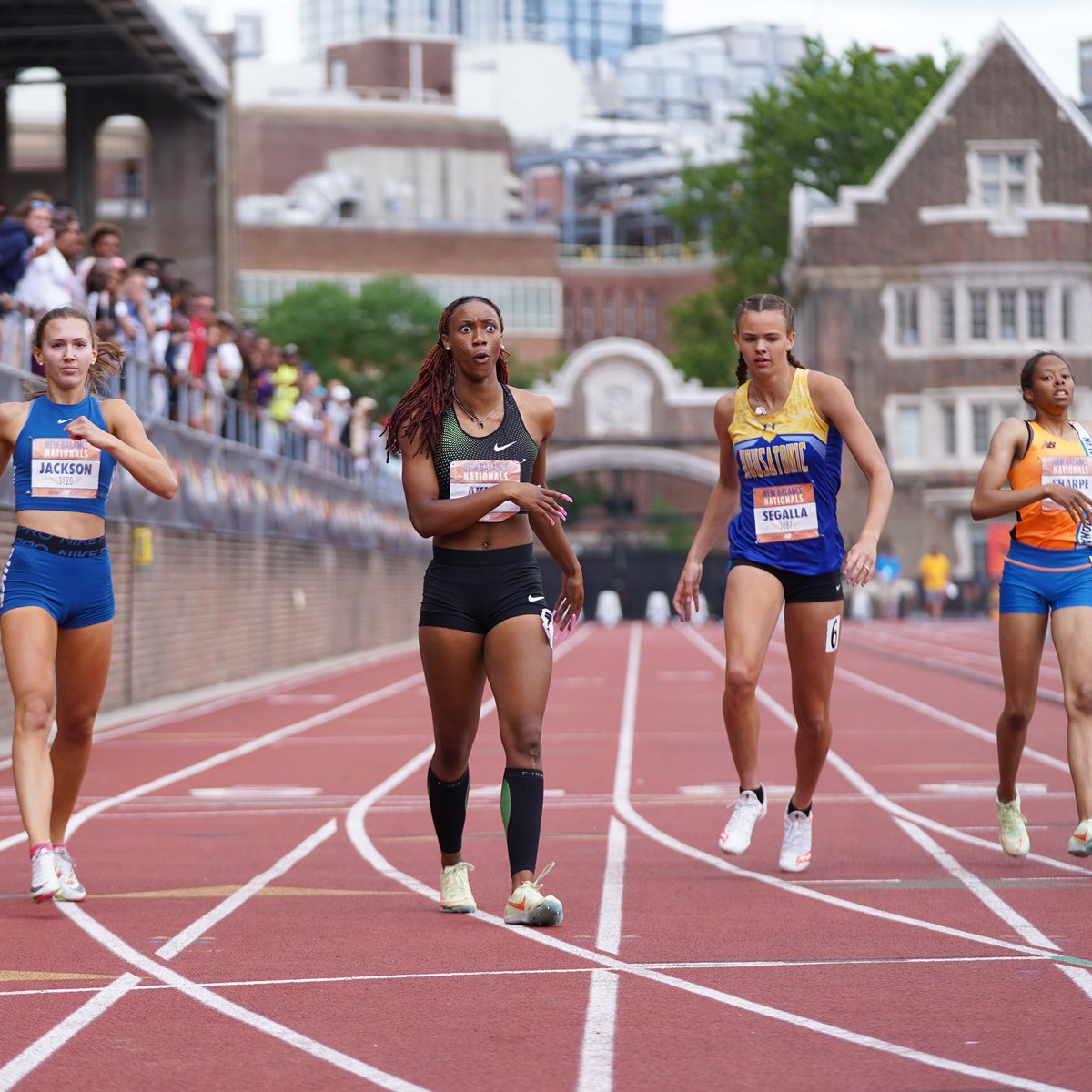 ArmoryNYC's tweet image. This emoji 😮 IRL...

Zaya Akins (MO) runs 52.88 to win the 400m. #NBNationals