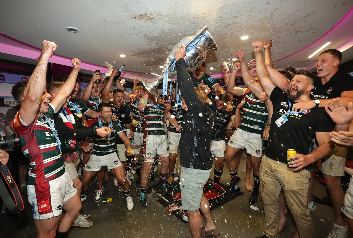rugbyontnt's tweet photo. Dressing room scenes 🍾🏆

#GallagherPremFinal | @LeicesterTigers https://t.co/pX9HJsDKWU