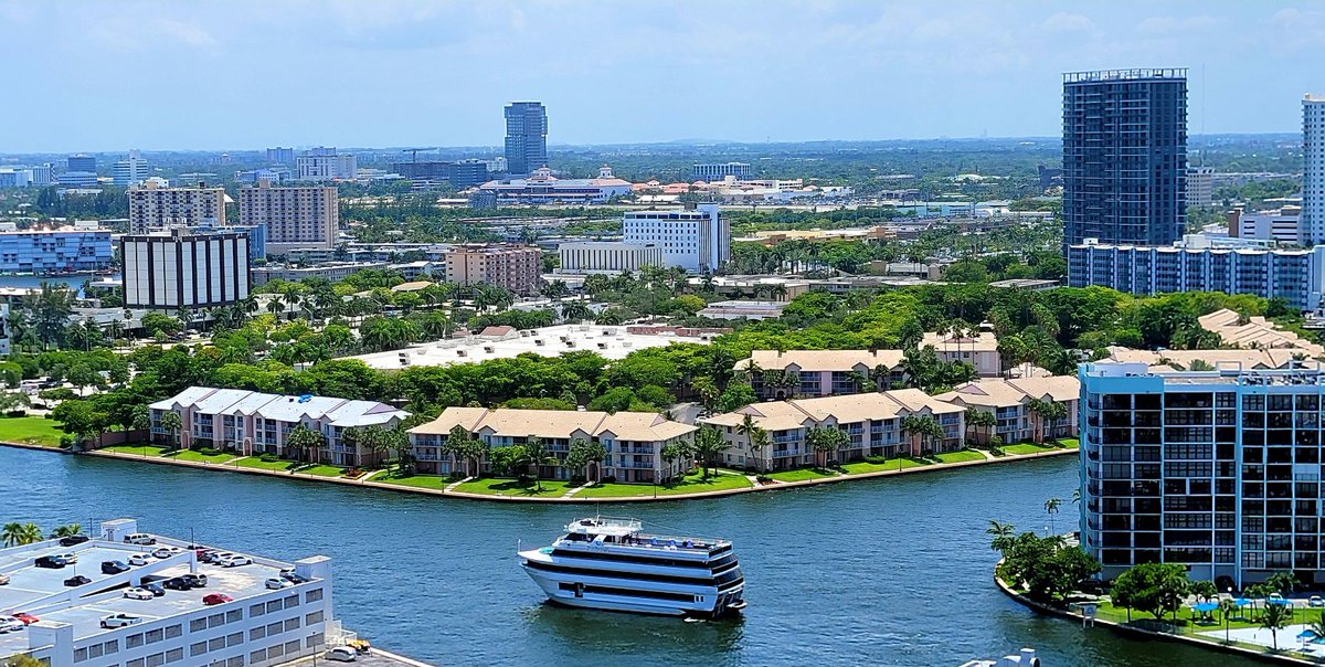 100BlackMen's tweet image. South Beach Lady! 🛳 #100bmoa #100blackmen #equity #empowerment