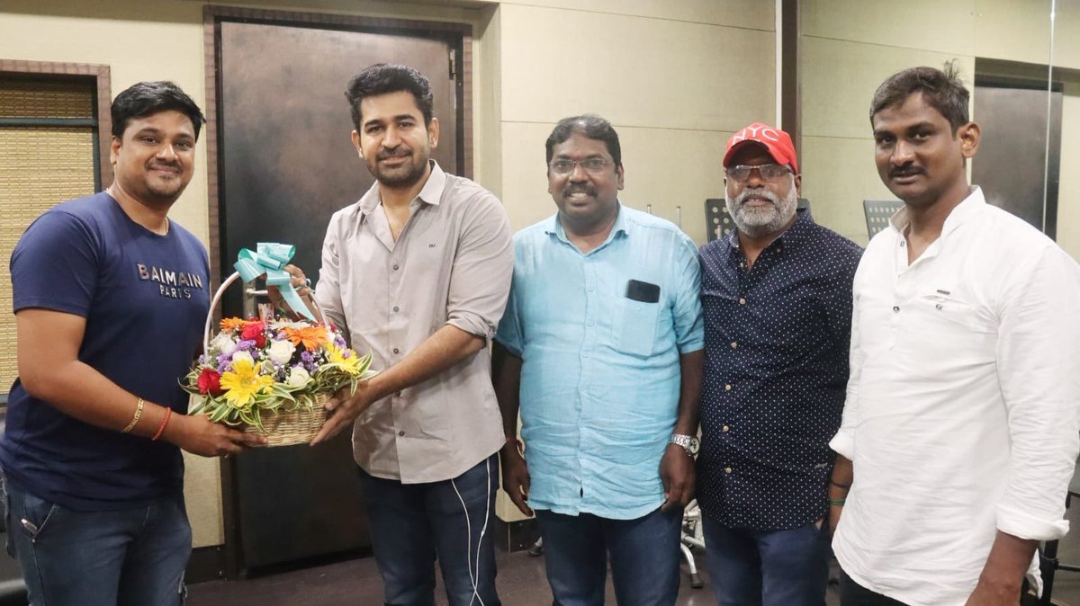 KcuMedia's tweet photo. Multifaceted Actor/composer/producer @vijayantony released #kjsmediaprouctions #productionno01 titled #kothangodubunglow starring @itsmevidhu @Kjsmediaprod @MpAnand_PRO https://t.co/2PwoElB9gG