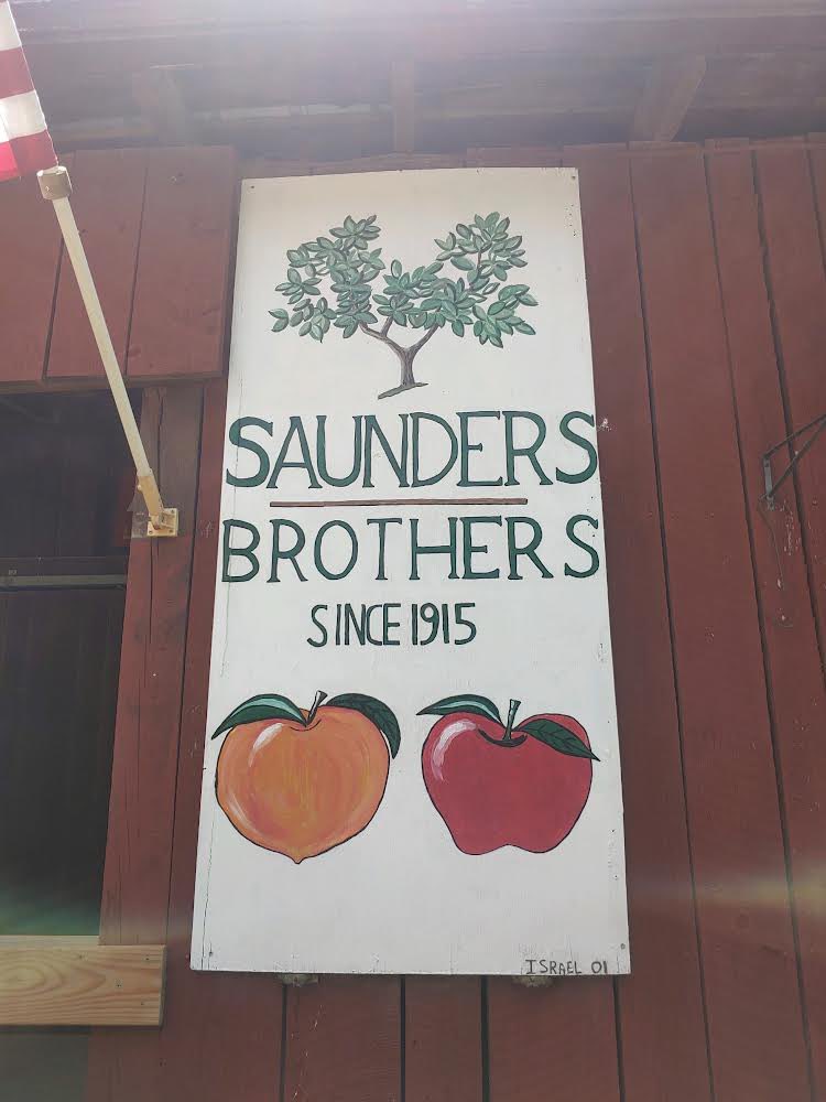 VaAgriculture's tweet photo. Dep. Sec. Green visited Deep Roots Milling & Saunders Brothers in Nelson Co. Deep Roots uses Woodson's Mill to mill regionally grown grains. Saunders Brothers grows & sells #VaGrown produce, shrubs, annuals & perennials. #VaAgWeek https://t.co/G1UQ2rGzL2
https://t.co/Gx7sdRlmr2 https://t.co/rm8uT7Qn1E
