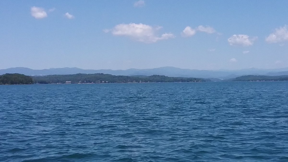 TheTrueJackieO's tweet photo. #Keowee π¦ #SCLakes #LakeLife π #cheerstotheweekend π» https://t.co/R1lavkTGN9