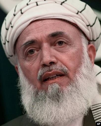 مدت ها بود یادی از استاد شهید نکرده بودم.
مرد حلیم،صبور و عالم روحت شاد یادت گرامی باد 💔.