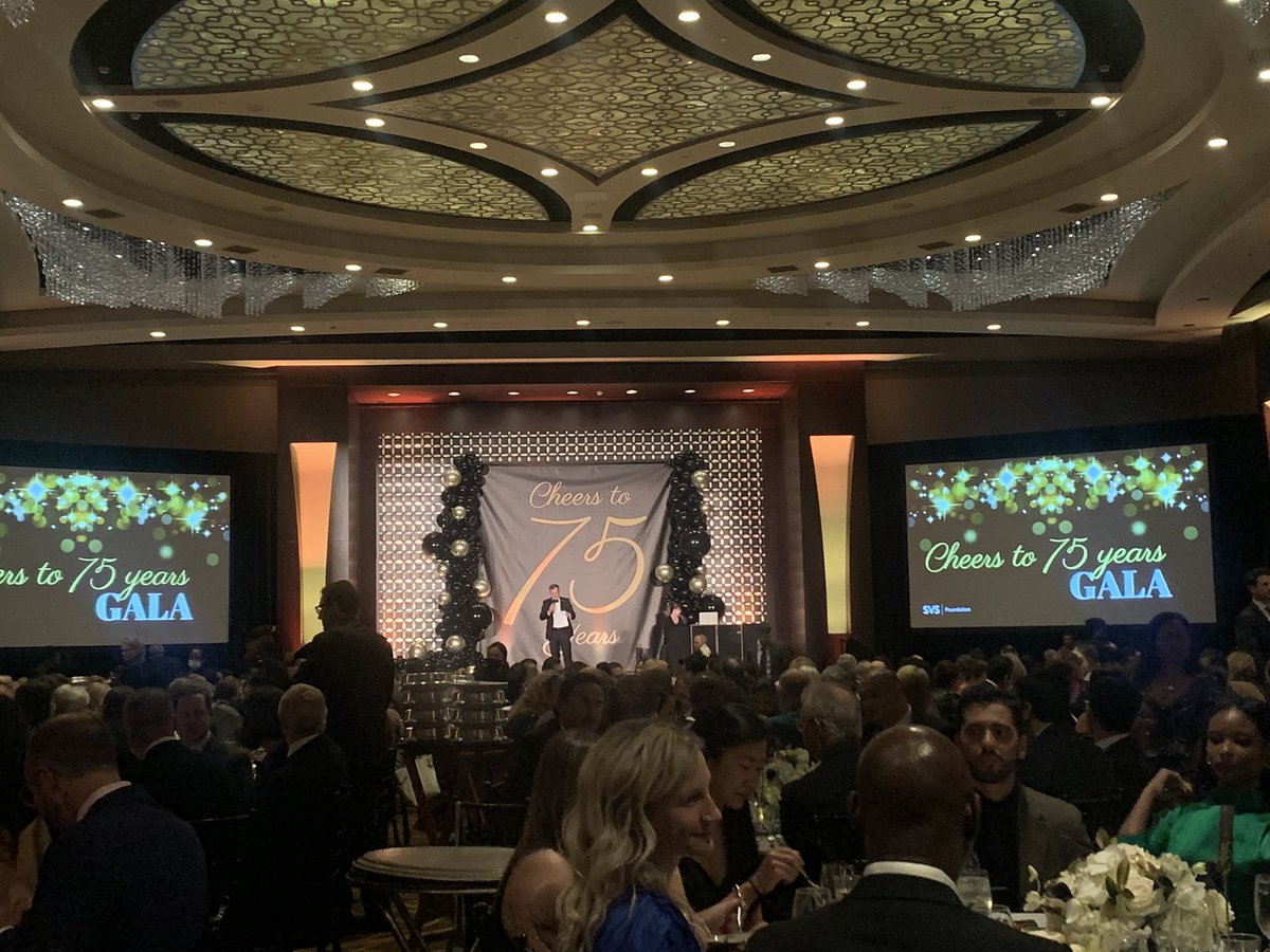 Such a privilege to represent <a href="/dgsomucla/">David Geffen School of Medicine at UCLA</a> VSIG at #VAM22 on a <a href="/VascularSVS/">Vascular SVS</a> travel scholarship and connect with incredible vascular surgeons! <a href="/drigberg/">david rigberg</a> <a href="/Dr_NikhilKansal/">Nikhil Kansal</a> <a href="/AndrewWishy/">Andrew Wishy</a> <a href="/EvanLipsitz/">Evan Lipsitz</a> <a href="/fernandojoglar/">Fernando Joglar MD</a> <a href="/NamYong_Cho/">Nam Yong Cho</a> <a href="/drdevirgilio/">Christian de Virgilio MD FACS</a>