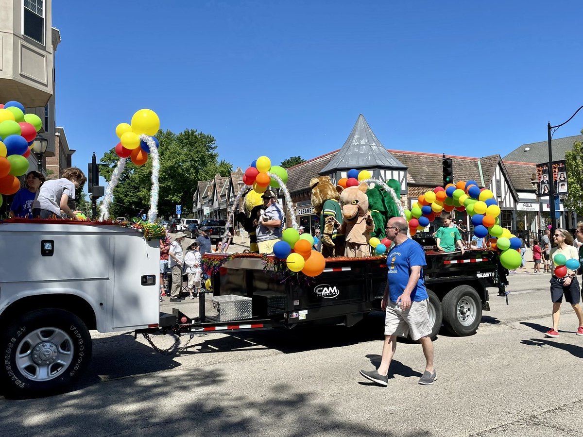 I love being a teacher in this incredible town and that my children are students in this great district. To see my son’s face light up when he saw his principal who took the time to run over and give a fist bump, says it all. Thanks @LibertyvilleD70! #d70shinyapple  @RocklandD70