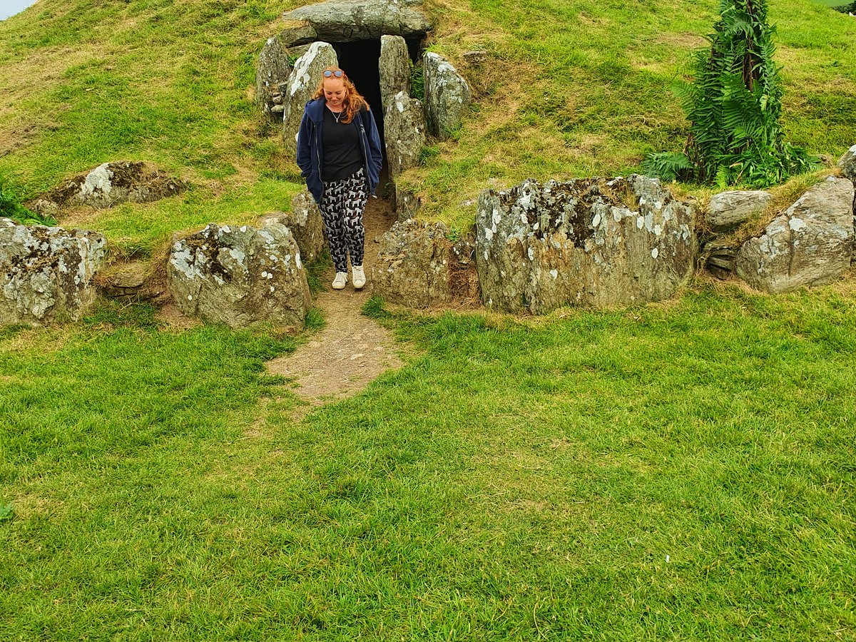 sallyharri's tweet photo. Spent today exploring a 5000 year  old Neolithic burial chamber on #Anglesey 💚 #cadw https://t.co/BQanyUDTux