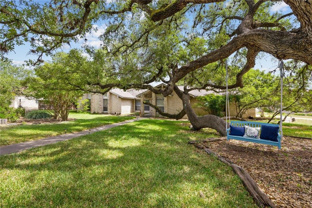 TeamWestRE's tweet photo. New property just listed in 78750 - https://t.co/1VsJpi6Jrc https://t.co/QA2tkE3qZF
