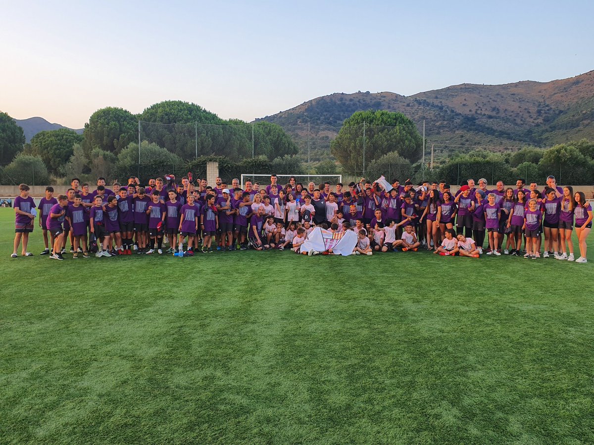 cfbaseroses's tweet photo. ⚽ [CLUB] I amb aquesta imatge de grup de tots els nostres jugadors i jugadores amb la nova samarreta acabem la part institucional i donem pas al sopar de cloenda!

💯 Som-hi Base!

#cfbaseroses #baseroses #somdelbase #somelquevolemser #aRoses #vinyassa #altemporda #futbolcat https://t.co/GZ0lPi2hhJ