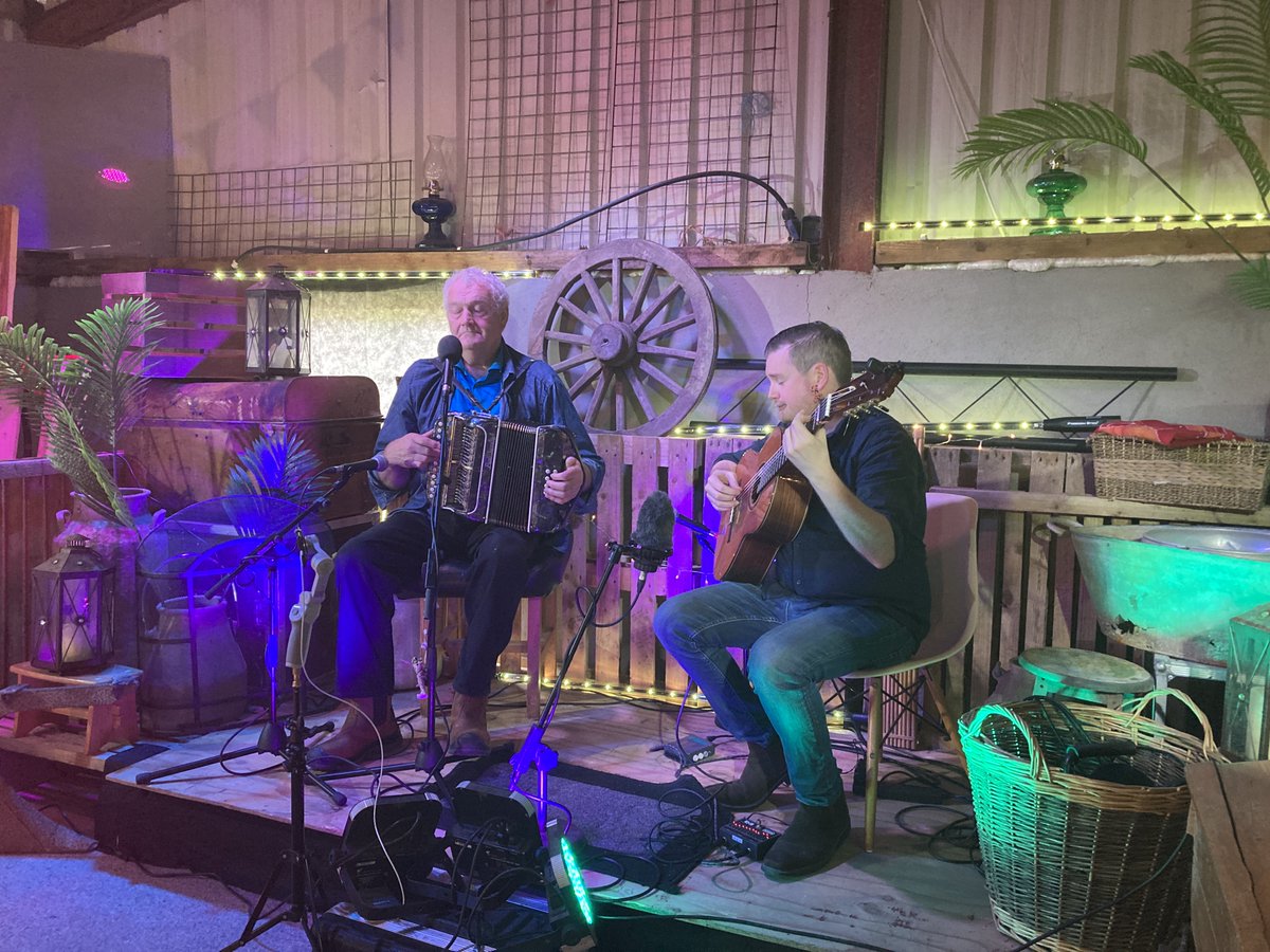 cuanseries's tweet photo. Brilliant gig today/Gig iontach inniu. Land artist Gerry Barry, magical music &amp; songs with Séamus Begley &amp; Matt Griffin, absolutely fantastic West Kerry set dancers to close 
Tickets for tomorrow €10 https://t.co/pAkHkusUzU https://t.co/nrn4jLIpL8