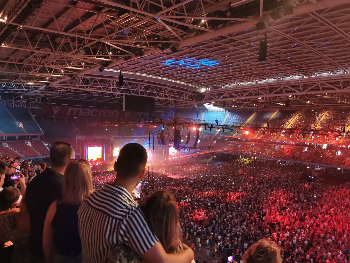 RealSirTomJones's tweet photo. Oh what a night! 🏴󠁧󠁢󠁷󠁬󠁳󠁿❤️ @principalitysta https://t.co/ACeSzAFrxz