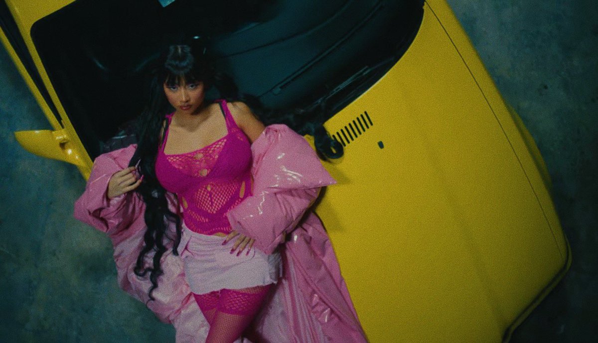archivepaloma's tweet photo. paloma mami in “ultra solo remix” https://t.co/DH9occMoXq