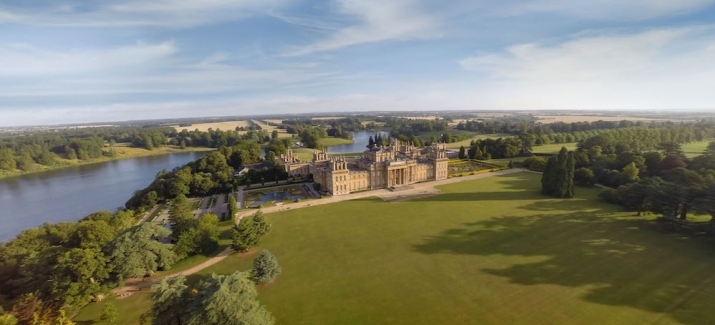 3 maids operating a crane were recorded working @BlenheimPalace during #CapabilityBrown’s landscape building work there in C18th. Early #WomenInEngineering #WomenEngineers #inventorsandinnovators #INWED22 #ImagineTheFuture @INWED1919 #WomenInHistoryShouldntBeAMystery