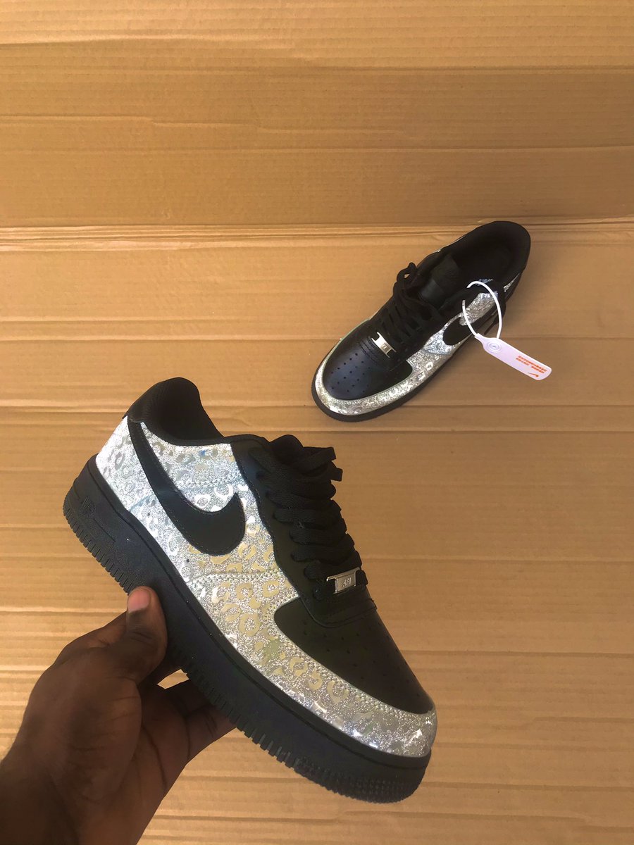 KidJune26's tweet photo. Je customise des chaussures.
Et je suis situé à Douala - Cameroun.
Merci de m’aider avec des retweets. 
Le lien de mon compte Instagram : https://t.co/niEhmmqRB7 https://t.co/CAHWDhGnTQ