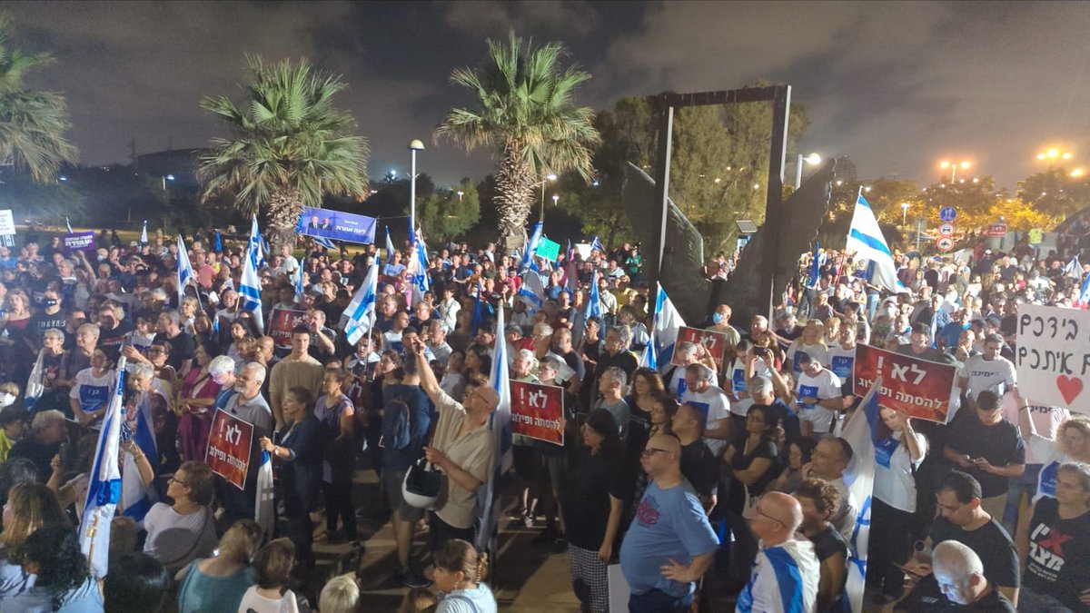 MatanKahana's tweet photo. שבוע טוב לאלו שלא מוותרים. 
שלא אמרו נואש. 
לאלו שיש להם את האומץ והחזון. 
שמאמינים בקיומה של הממשלה ומוקירים את כל ההישגים המבורכים שהיא מביאה. 

שבוע טוב לכל עם ישראל היקר 🇮🇱 https://t.co/GewgOIxG6t