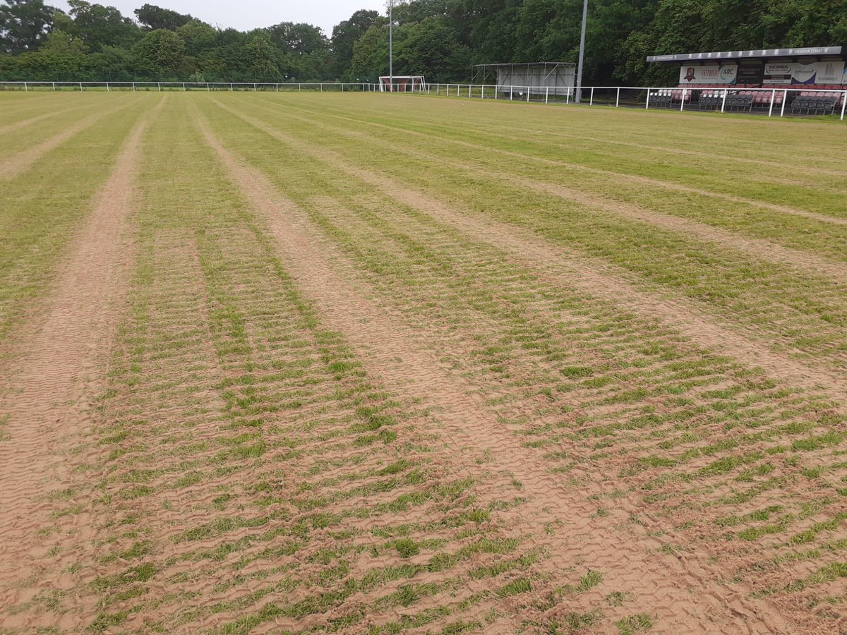 CarelFourie015's tweet photo. Wet day @LeicNirvana but great work from @sgm_m @GeorgeShep1403 🌱 Not bad considering it rained all afternoon 👌🏻 Brushing to follow when it’s dry then @HeadlandAmenity #multigreen down @utdcos @MansfieldSand @leicsfa @FootballFoundtn https://t.co/ddpe4QFCLS
