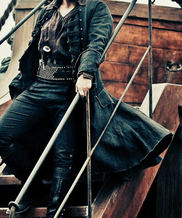 181st_Ace's tweet photo. Fashionably late and a slight detour for an outfit along with a ship to take him... but the pilot arrives in his own grand way. May the drinks flow and the booty be plentiful. #naboofairytaleball https://t.co/enILc9vn1R