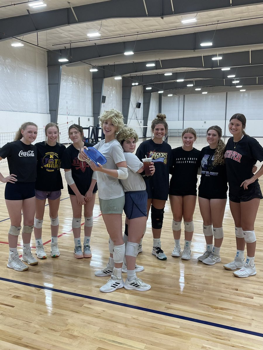 RCJRSOmaha's tweet photo. 18Navy had a little fun with their coaches at their last practice! https://t.co/hEufoXeTTl