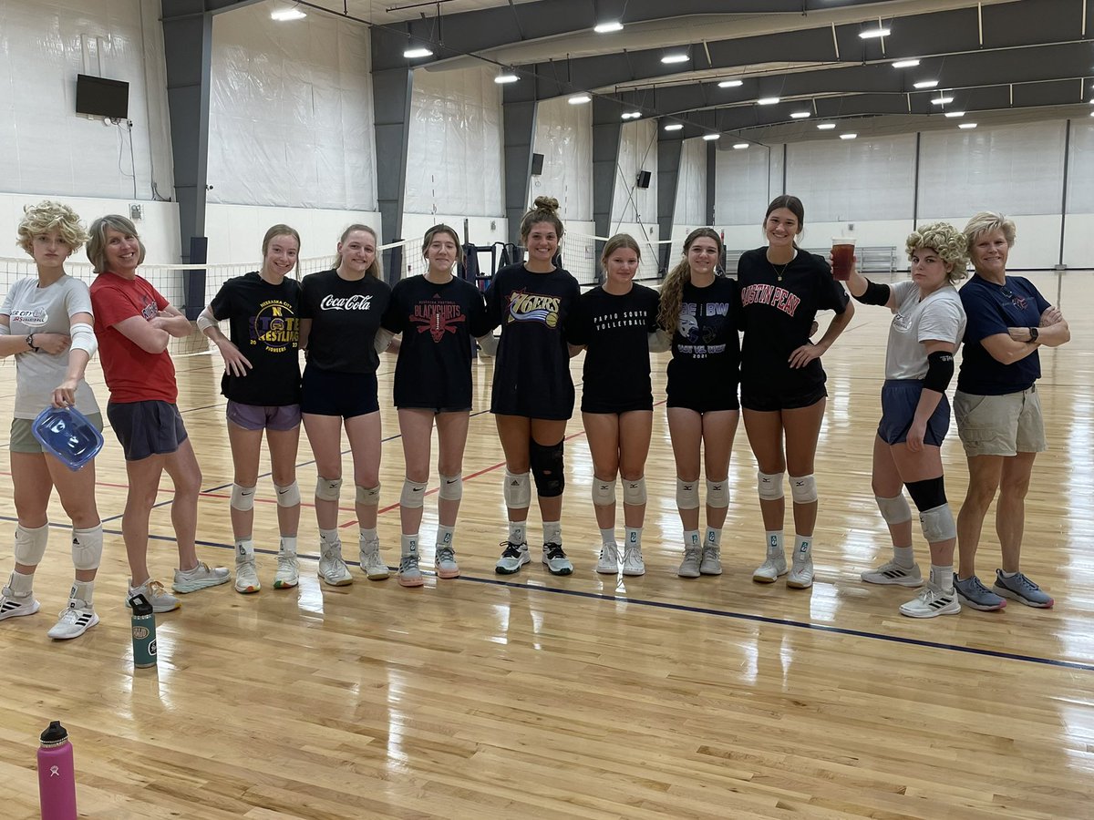 RCJRSOmaha's tweet photo. 18Navy had a little fun with their coaches at their last practice! https://t.co/hEufoXeTTl