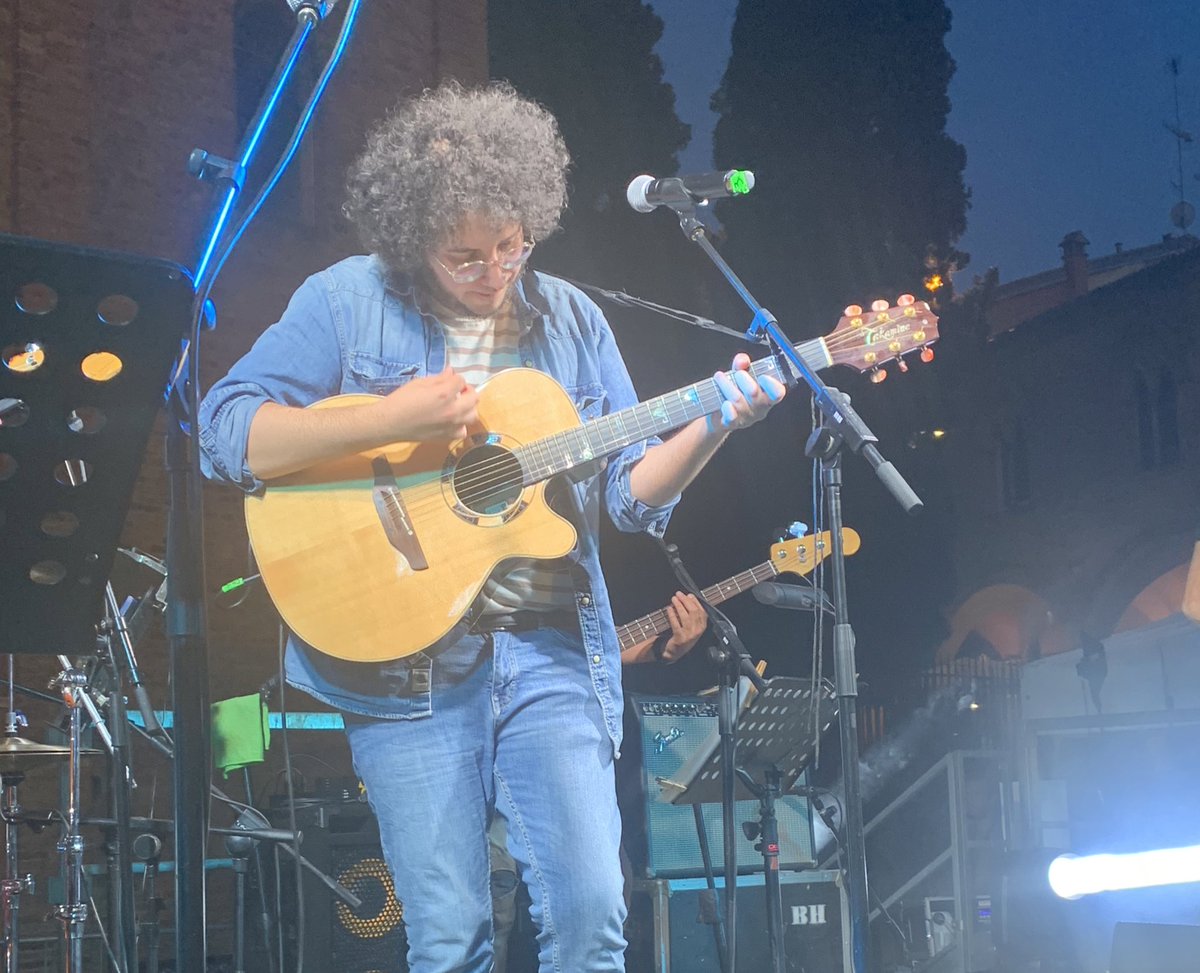 RepIdee's tweet image. Il racconto di @NicoloCarnesi a #RepIdee2022: “Scrivo canzoni quando sto male, quando sto bene giro in bici per #Bologna”