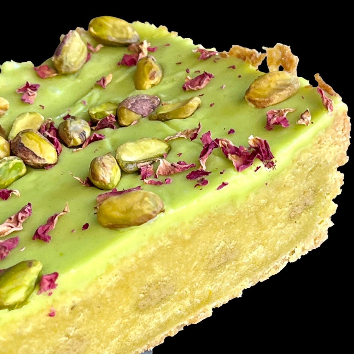 Shortbreadsoc's tweet image. Pistachio Rose 🌹 
Layers Top To Bottom:
💚 Pistachio + Rose glaze topped with pistachios &amp;amp; rose 🥀 petals 
💚 Pistachio butter sandwiched between two buttery layers of Pistachio shortbread w/hints of sakura rose 🌸 
#shortbread  #shortbreadsociety #theoriginalcookie #pistachio