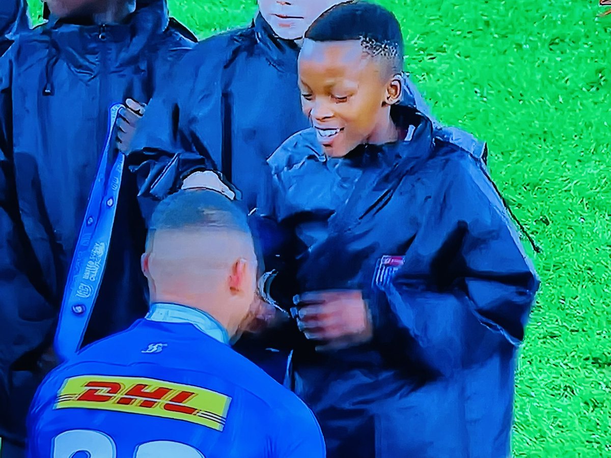 Normally medal ceremonies are administrator-heavy yawn fests, but this is incredible.