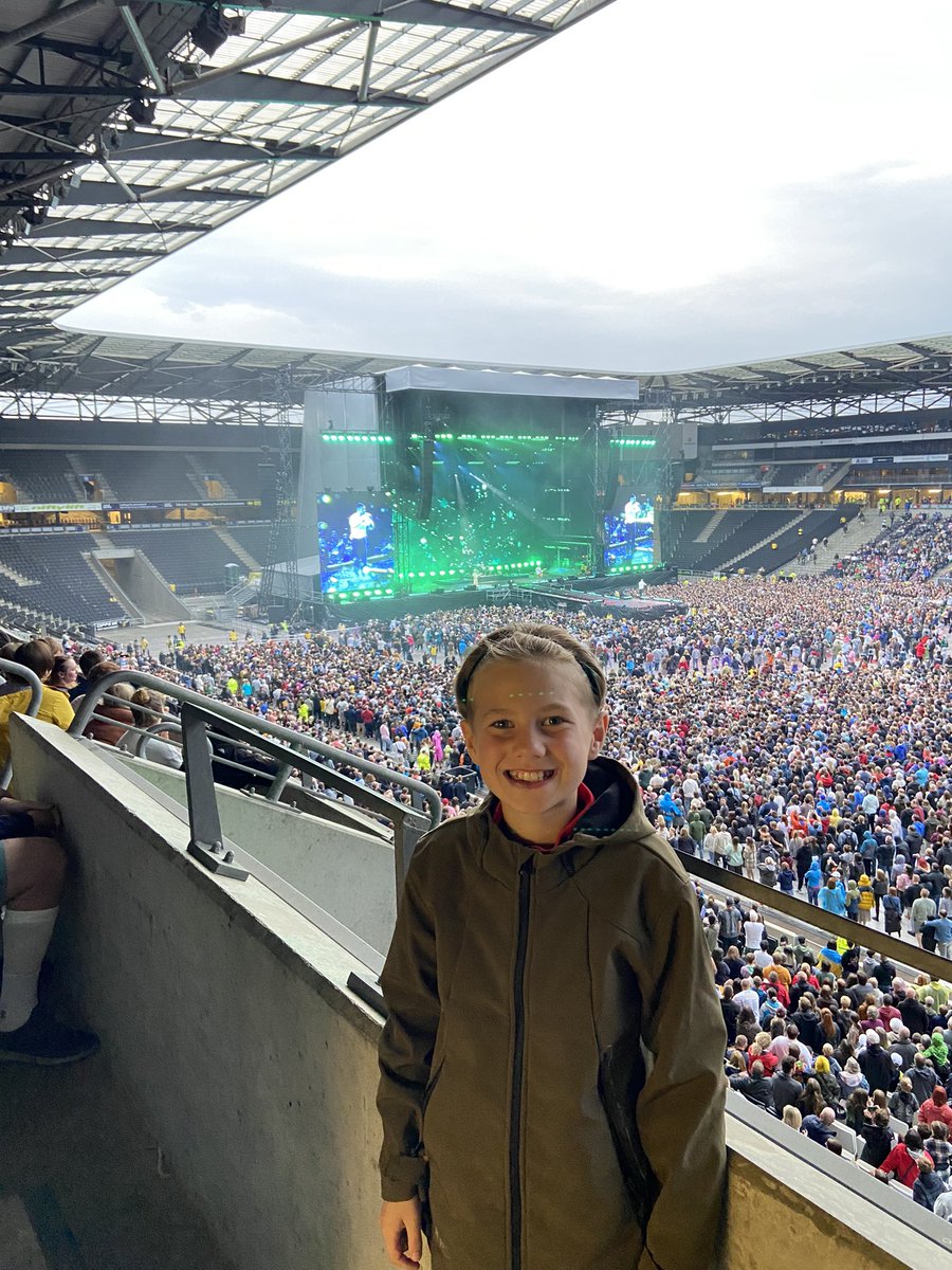 G4RYSH4W's tweet photo. @Imaginedragons for Alex’s first gig and Birthday present. Such a good time, I have one happy 9 year old! #believer https://t.co/V2JMSZueXC