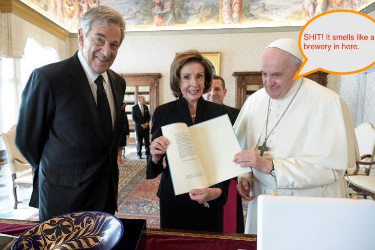 OneFootInAfric1's tweet photo. Meanwhile.....at the Vatican. https://t.co/dfcdOOqDxC