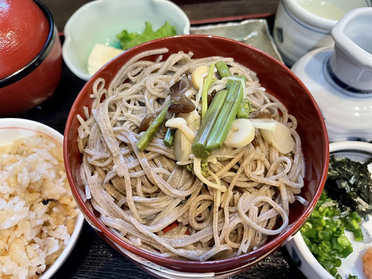 baum_travel's tweet photo. 6月初週には出雲へ
出雲大社や石見銀山
お蕎麦を頂いて、宍道湖で夕焼けを拝んだり。 https://t.co/TWf2E8hz3H