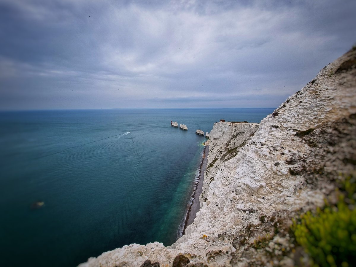 OneTeaTraveller's tweet photo. Fantastic view of Needles lighthouse from the view point! A day trip to Isle of wight is worth only because of this.We could've taken a slow boat ride around the light house too but the experience of a small trek/walk &amp; cherishing the view from the top gives you a different high! https://t.co/FVS6gMnyiA