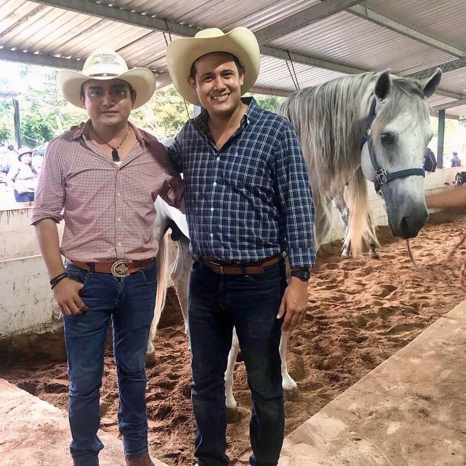 davidvaldezj's tweet photo. Muy contento de acompañar a mi amigo, el alcalde Jorge Kuh a la Feria del Caballo 2022 de #Tunkas
Gracias por la invitación a disfrutar de las tradiciones de nuestro #Yucatán. https://t.co/zfVoSHu2uH