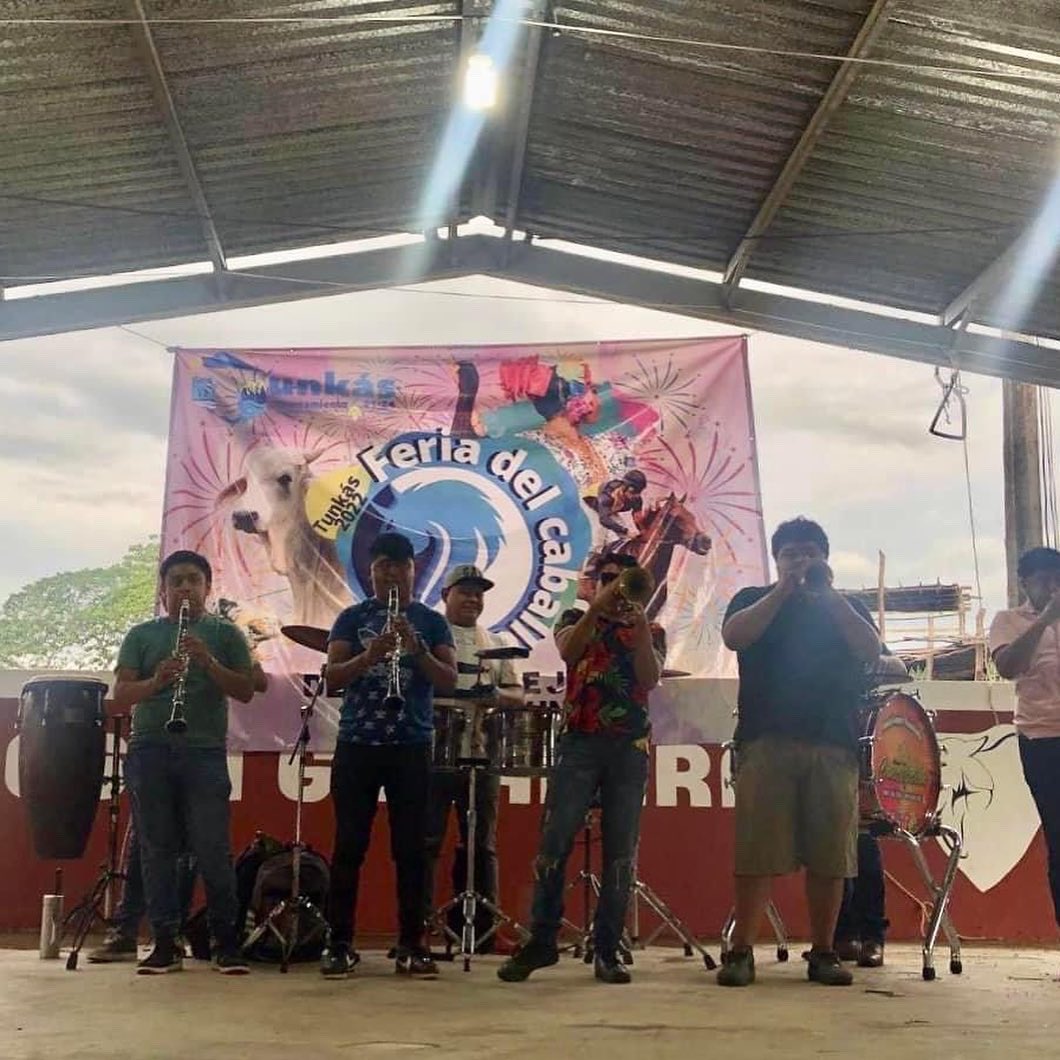 davidvaldezj's tweet photo. Muy contento de acompañar a mi amigo, el alcalde Jorge Kuh a la Feria del Caballo 2022 de #Tunkas
Gracias por la invitación a disfrutar de las tradiciones de nuestro #Yucatán. https://t.co/zfVoSHu2uH