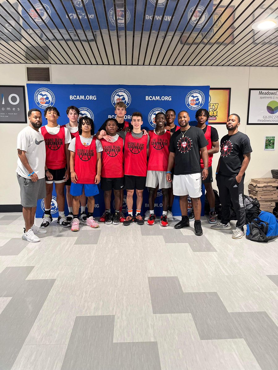 ToryJ23's tweet photo. The fellas were on a mission this weekend at the @BCAMCoaches Reaching High event hosted by Grand Valley University. Went 3-0 today vs some really good competition. Enjoyed watching our guys get after it. Looking forward to getting better this week in practice‼️ @grandblanchoops https://t.co/Qhqo7qdL1G