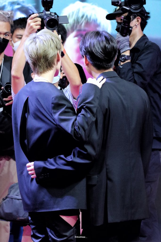MayTCdp's tweet photo. คือเห็นลูกเขยฉันทำบ่อยๆจนอิฉันต้องหาความหมาย มันดีมาก นี่สินะที่เค้าบอกว่าแสดงความรักโดยที่ไม่ต้องพูดทำให้เห็นไปเลย เค้าน่ารักกันมากๆเลยนะว่ามั้ยภ😘😘 #ppkirtt #bbillkin #PPPutthipong #EVEANDBOYxบิวกิ้นพีพี https://t.co/zNhucasVhC