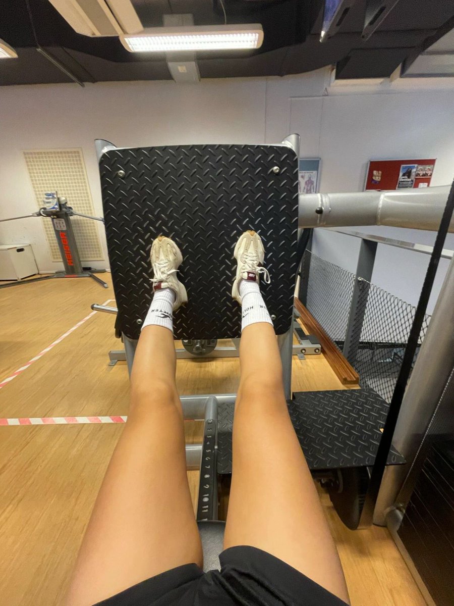 Le_na_0's tweet photo. Hey fitness lovers! We have merged with #ShapeSquad and will be posting all new content https://t.co/VUD6Ir755w