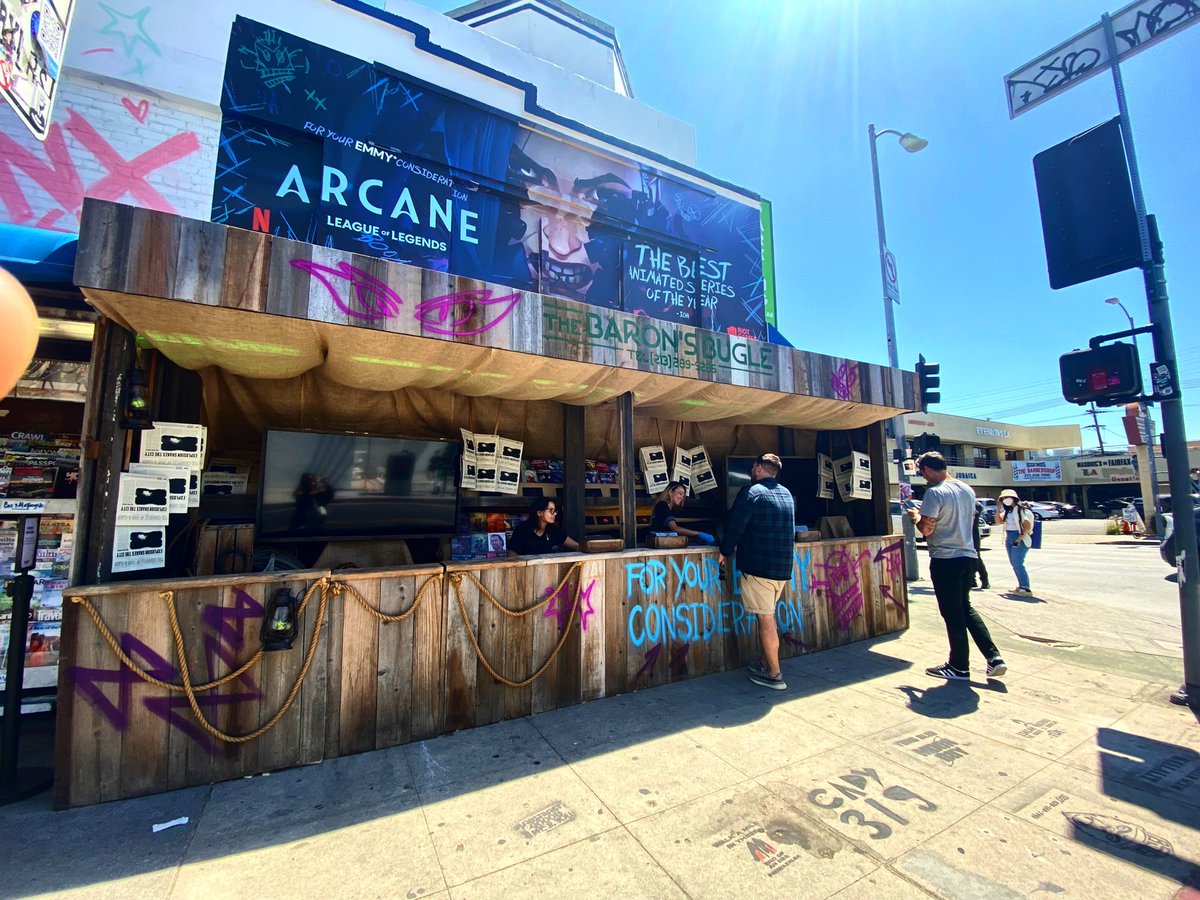 RiotMocolatte's tweet photo. Vote for Jinx!! 

Took a moment to stop by the Arcane stand on the way to my friend’s place and saw some cosplayers! Look at how amazing they look! The art booklet was a great piece of swag as well. If you’re in LA, catch it before the pop up is gone! https://t.co/FOKY2nqQmY