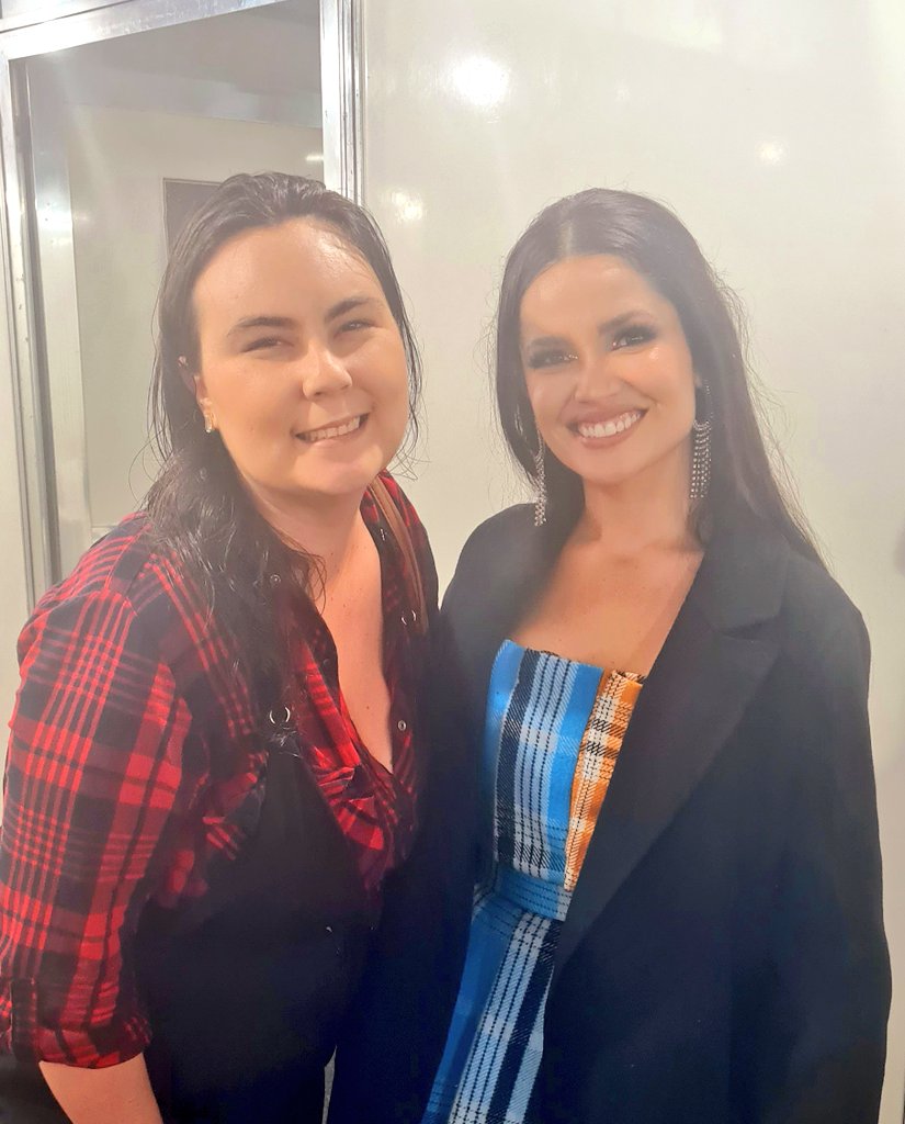 aninharivers's tweet photo. Sempre fui fã declararam da @Pocah ... mas ver que pessoalmente, tanto ela qto a @juliette são duas pessoas incríveis, simpáticas e super carinhosas com todos, fez valer todo o meu trabalho como RP da Sobe Balão. Obg, meninas!!! https://t.co/fO9iNBPuxQ